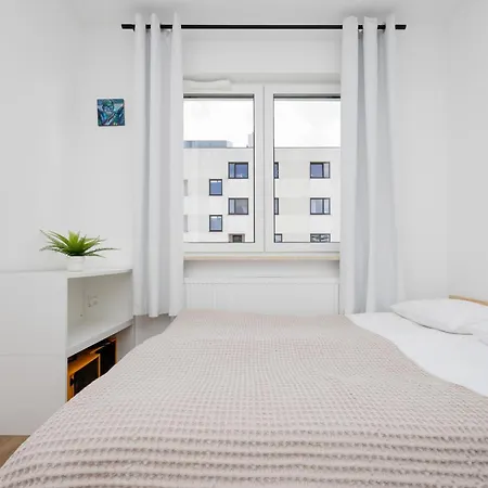 Modern & Stylish With Balcony By Renters 公寓 *