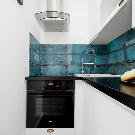 公寓 Modern & Stylish With Balcony By Renters *