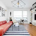 Modern & Stylish With Balcony By Renters *