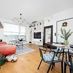 Modern & Stylish With Balcony By Renters