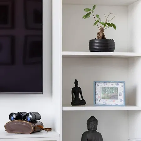 Modern & Stylish With Balcony By Renters Apartamento *