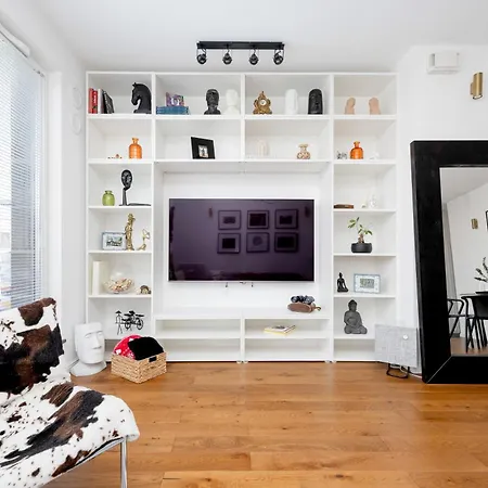 Modern & Stylish With Balcony By Renters Apartment Warsaw