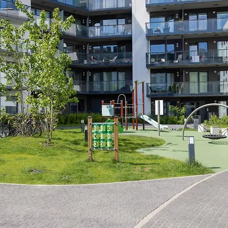 Apartment Modern & Stylish With Balcony By Renters *