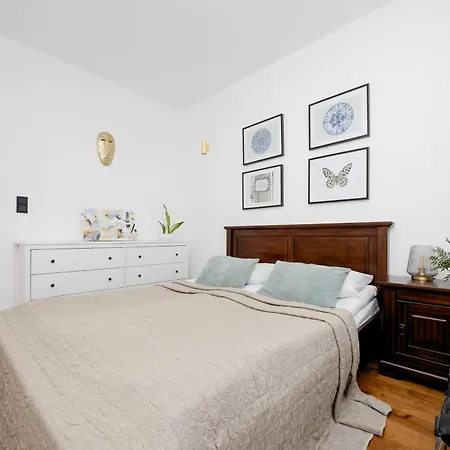 Modern & Stylish With Balcony By Renters Apartment *