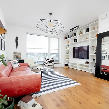 Modern & Stylish With Balcony By Renters Apartment Warsaw