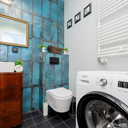 Modern & Stylish With Balcony By Renters Appartement Warschau