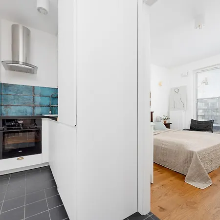 Apartment Modern & Stylish With Balcony By Renters Warsaw