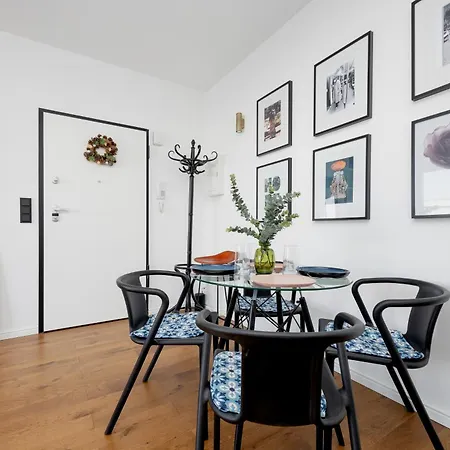 Modern & Stylish With Balcony By Renters Apartment Warsaw