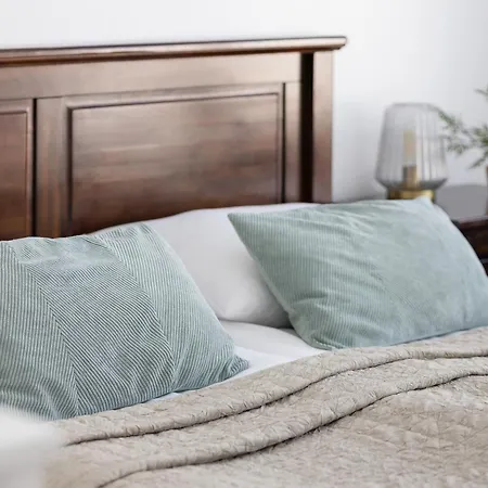 Modern & Stylish With Balcony By Renters *