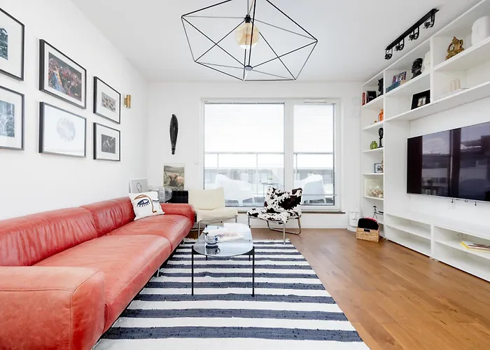 Modern & Stylish With Balcony By Renters *