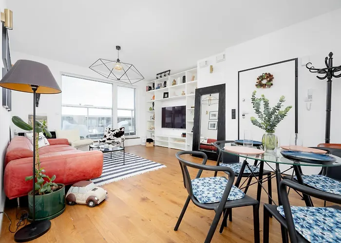 Modern & Stylish With Balcony By Renters