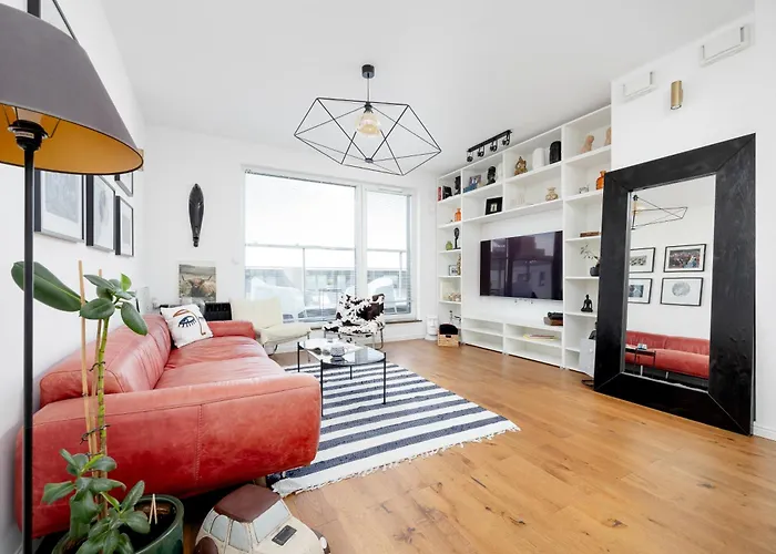 Modern & Stylish With Balcony By Renters Lägenhet Warszawa