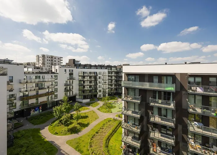 Modern & Stylish With Balcony By Renters Lägenhet *