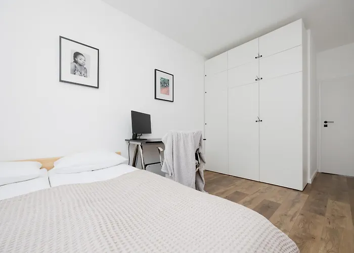 Lägenhet Modern & Stylish With Balcony By Renters *