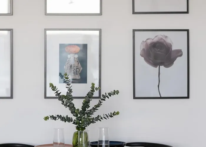 Modern & Stylish With Balcony By Renters Lägenhet Warszawa