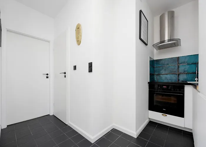 Modern & Stylish With Balcony By Renters * Warszawa