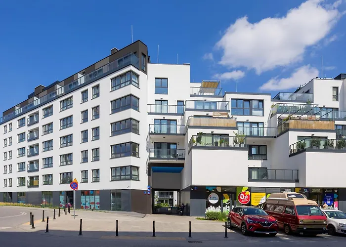 Modern & Stylish With Balcony By Renters Lägenhet