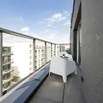Modern & Stylish With Balcony By Renters Apartman Varsó