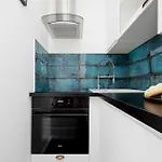 Apartman Modern & Stylish With Balcony By Renters *