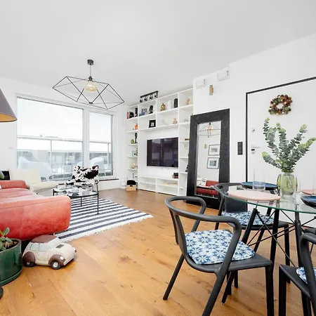 Modern & Stylish With Balcony By Renters